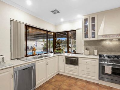 11 Pennygum Place, Mariginiup WA 6078