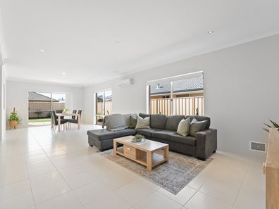 8 Mooreland Road, Baldivis WA 6171