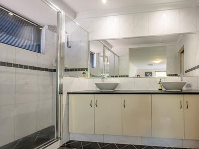 16 Basile Court, Wandina WA 6530