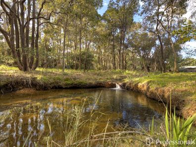 14 Gavour Road, Wattle Grove WA 6107