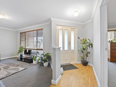 9 Templetonia Promenade, Halls Head WA 6210