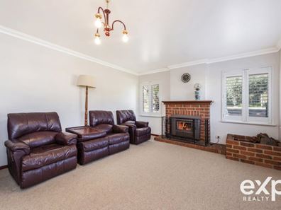 5 Robbie Court, Waroona WA 6215