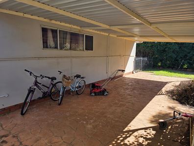 11 Padbury Road, Walkaway WA 6528