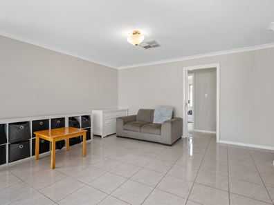 8 Pira Avenue, Karlkurla WA 6430
