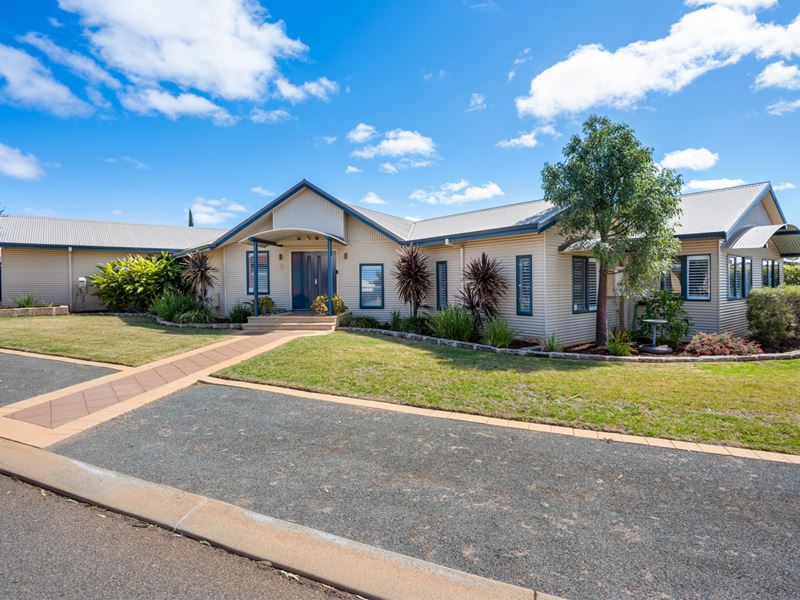 7 Nganka Way, Hannans WA 6430