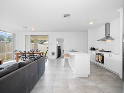 9 Kendale Way, Meadow Springs WA 6210