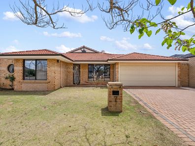 7 Daniel Drive, Canning Vale WA 6155