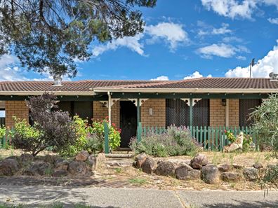 1 Gascoyne Drive, Gosnells WA 6110