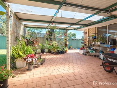 6/1 Levett Road, Walkaway WA 6528