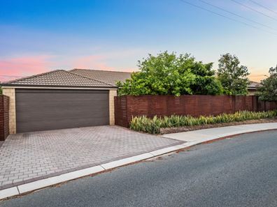 154 Hamilton Street, Queens Park WA 6107