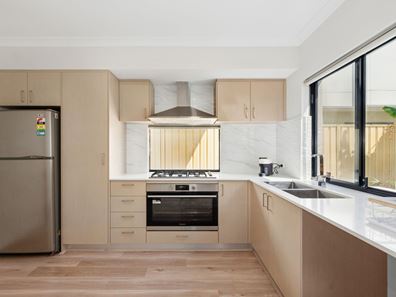 6/56 Station Street, Cannington WA 6107