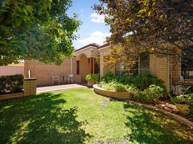 6 Luton Court, Canning Vale WA 6155