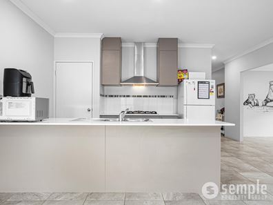 16 Hartz Way, Wandi WA 6167