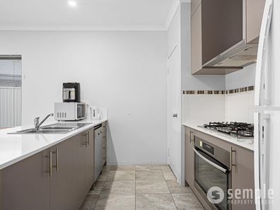 16 Hartz Way, Wandi WA 6167