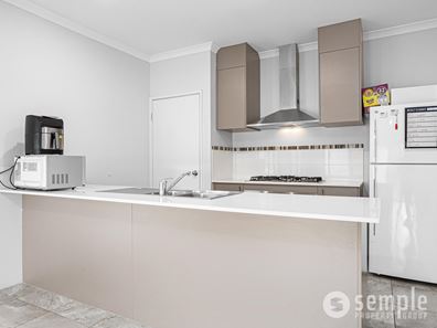 16 Hartz Way, Wandi WA 6167
