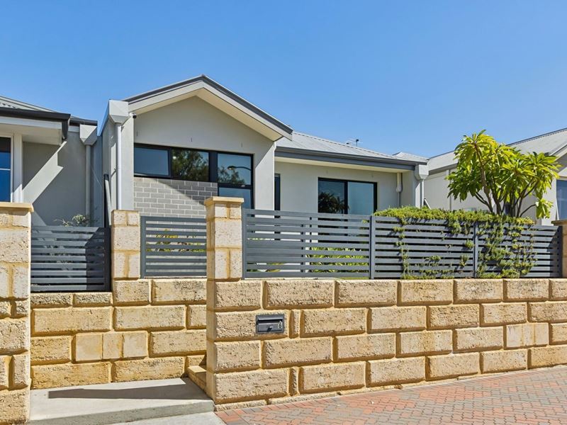 6 Luxhay Parkway, Aveley