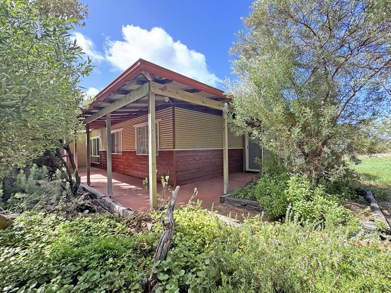 221 Helms Drive, Pink Lake