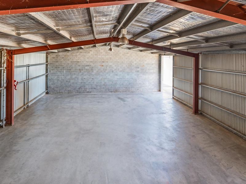4/8 Decastilla Street, Minyirr