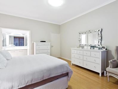 8 CHIPPERFIELD COURT, Mosman Park WA 6012