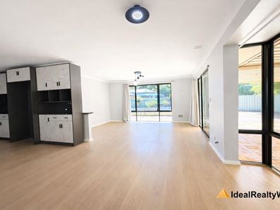 2 Beswick Gardens, Atwell WA 6164