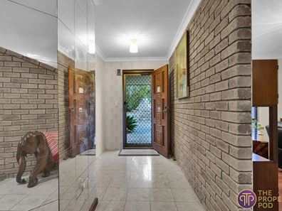 7 Rodgers Close, Forrestfield WA 6058