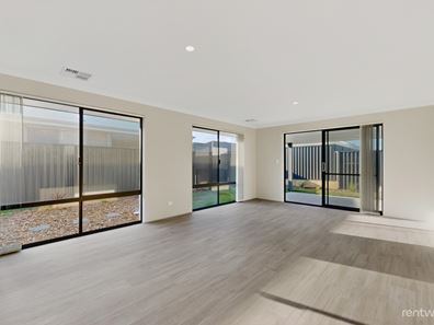 25 Siesta Wy, Madora Bay WA 6210