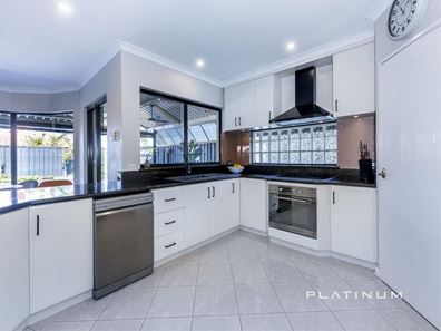 12 Manhattan Avenue, Iluka WA 6028