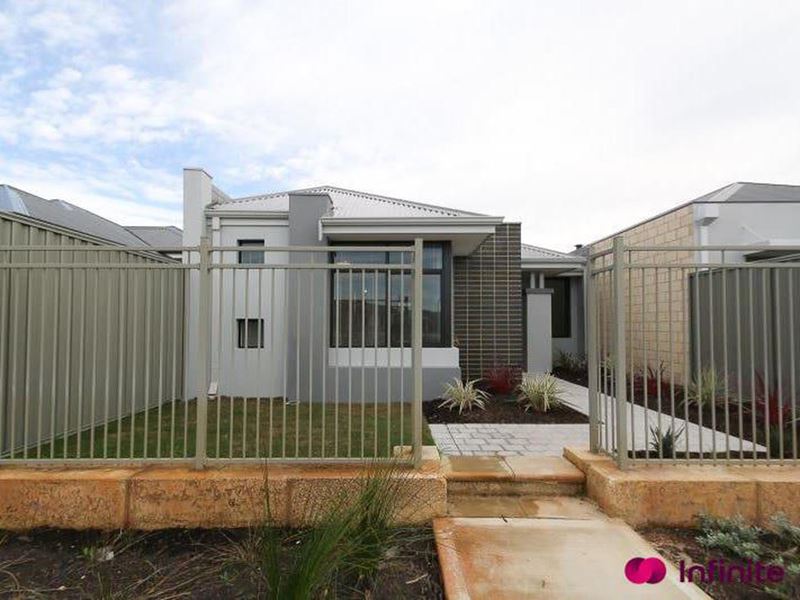 5 Egrove Lane, Piara Waters WA 6112