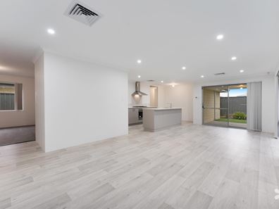 10 Kenyta Street, Piara Waters WA 6112