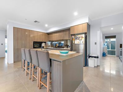 6 Rosebery Way, Bushmead WA 6055