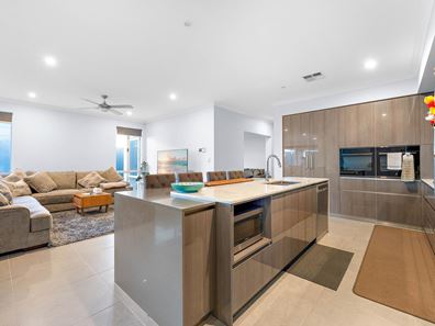 6 Rosebery Way, Bushmead WA 6055