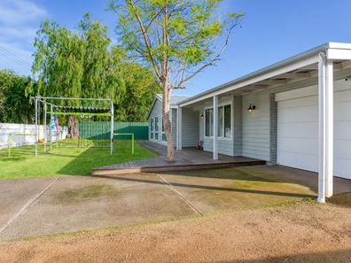 21 Caves Rd, Abbey WA 6280