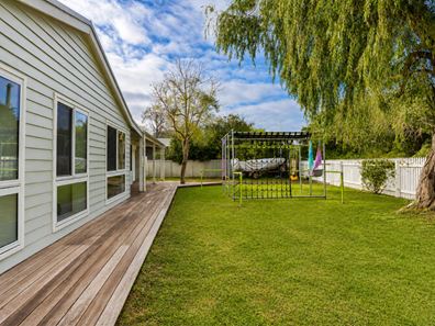 21 Caves Rd, Abbey WA 6280