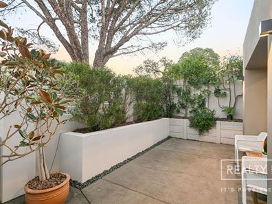 4 Hall Street, Karrinyup WA 6018
