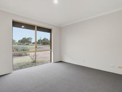 1 Hampshire Gardens, Parmelia WA 6167