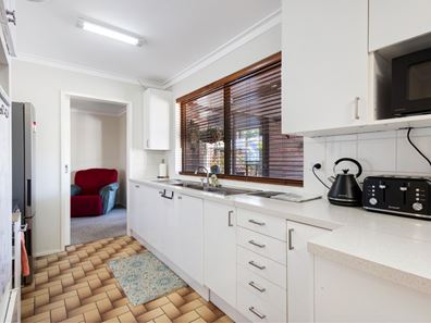 6 Lanrick Place, Girrawheen WA 6064