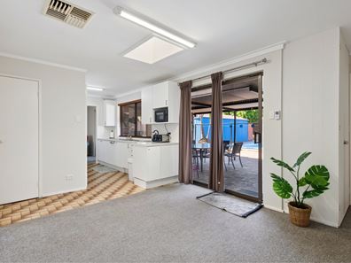 6 Lanrick Place, Girrawheen WA 6064