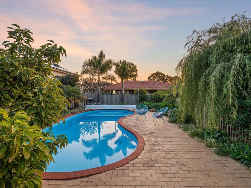 33 Gilbertson Rd, Kardinya WA 6163
