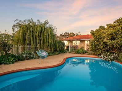 33 Gilbertson Rd, Kardinya WA 6163
