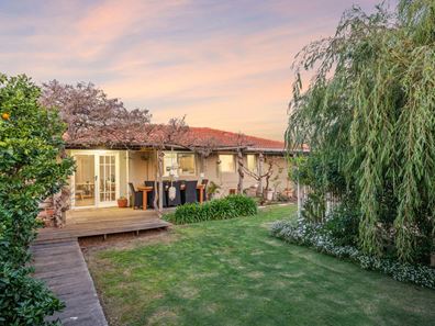 33 Gilbertson Rd, Kardinya WA 6163