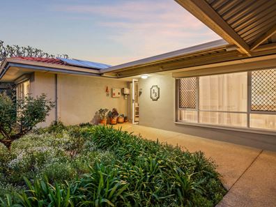 33 Gilbertson Rd, Kardinya WA 6163