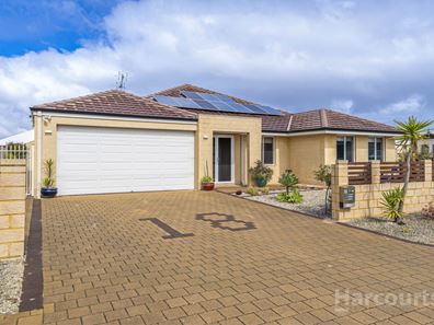 18 Nellie Green, Dudley Park WA 6210