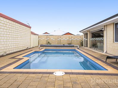 18 Nellie Green, Dudley Park WA 6210