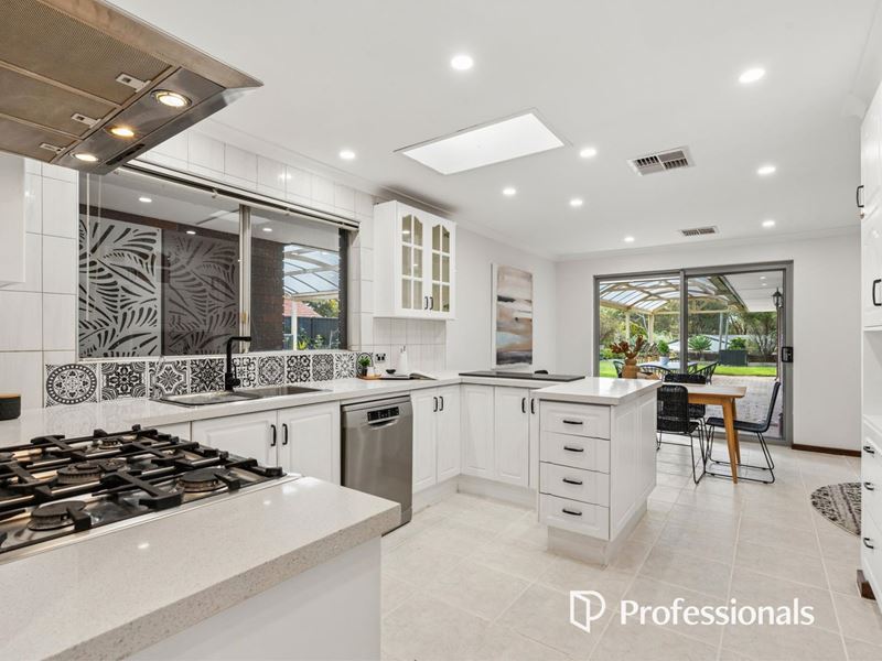 12 Elmwood Crescent, Lesmurdie WA 6076