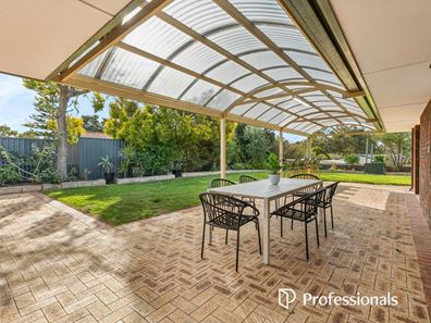 12 Elmwood Crescent, Lesmurdie WA 6076