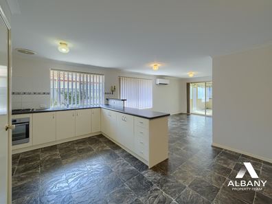 26 Lakeside Drive, Mckail WA 6330