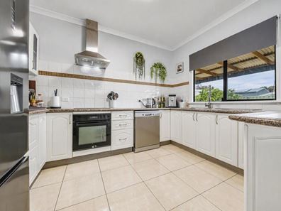 27 Thatcher Street, Waroona WA 6215