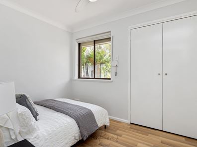 Room/2  24 Hartland Way, Warnbro WA 6169
