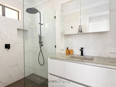 Room/2  24 Hartland Way, Warnbro WA 6169