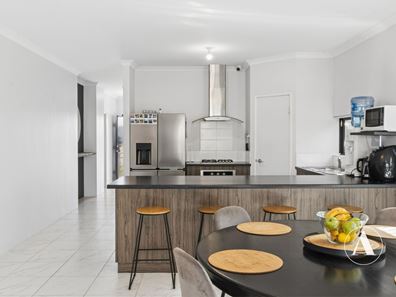 425 Woollcott Avenue, Brabham WA 6055